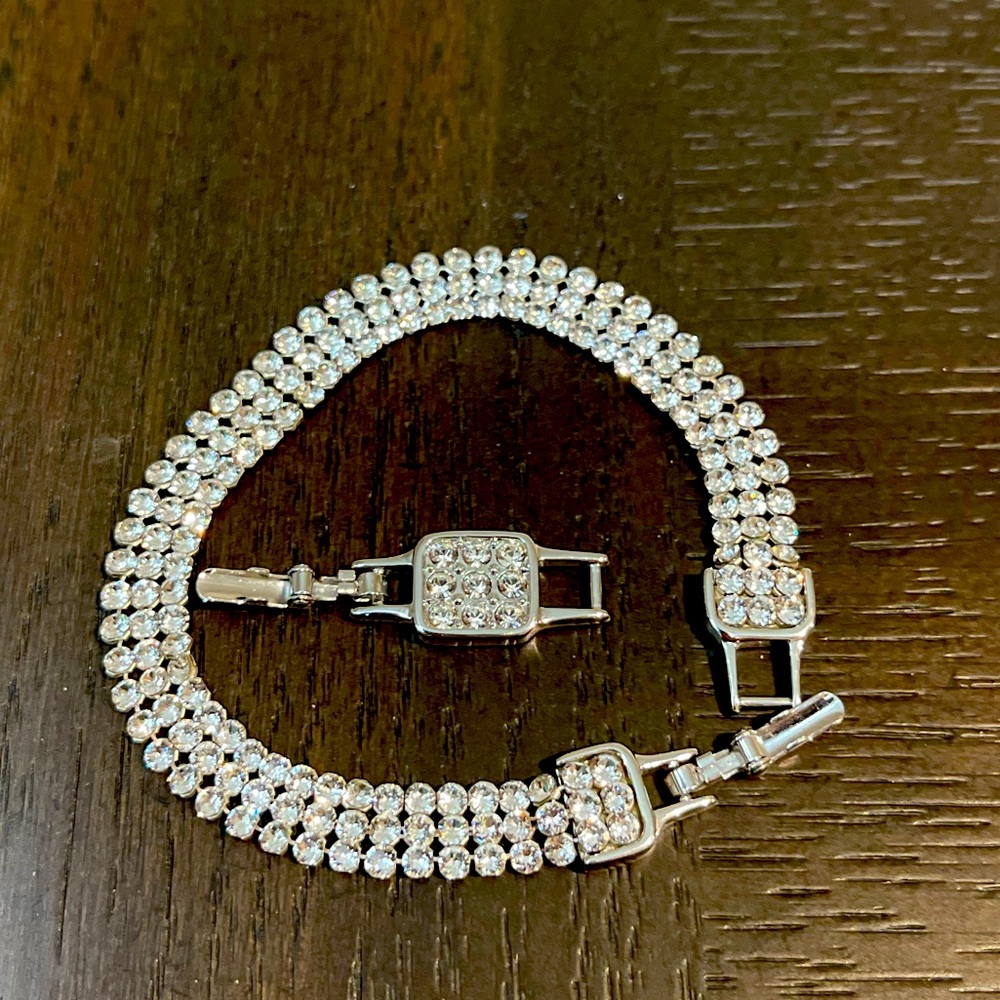 Never used Swarovski bracelet. No box but it has never been used.